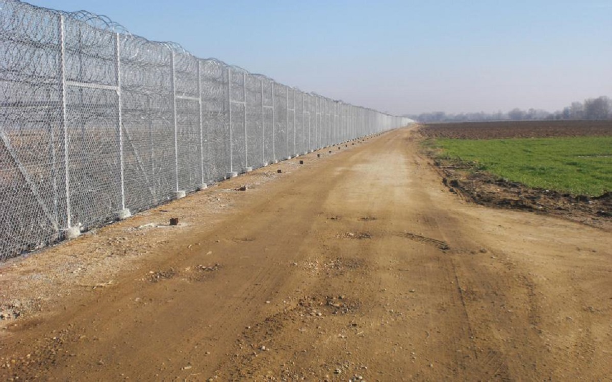 Border region. Пограничные заграждения. Турецкий забор. Забор на границе с Турцией. Пограничный забор.